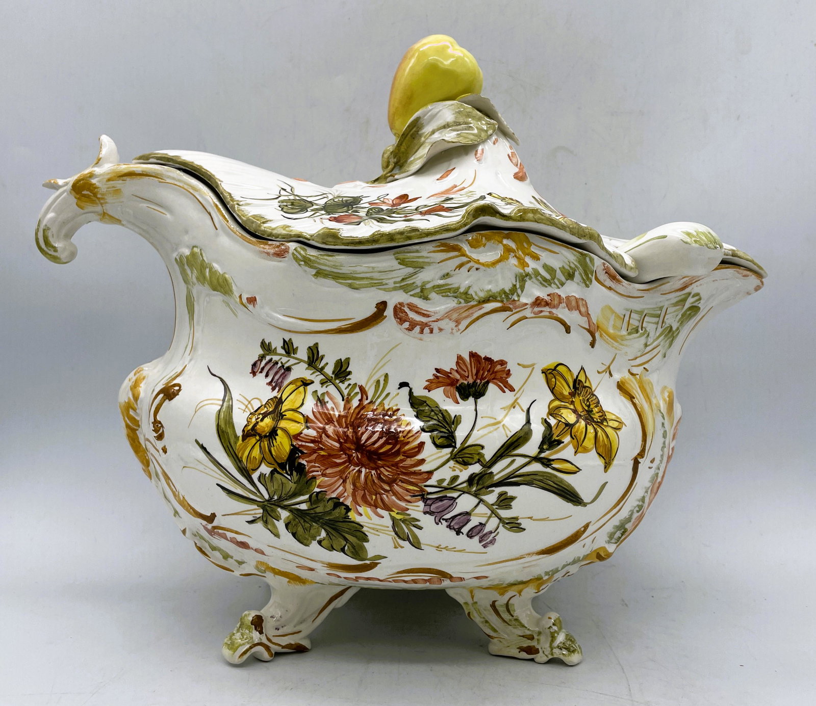 VINTAGE HAND PAINTED ITALIAN PORCELAIN SOUP TUREEN w Pear Finial and Ladle (1 of 8)