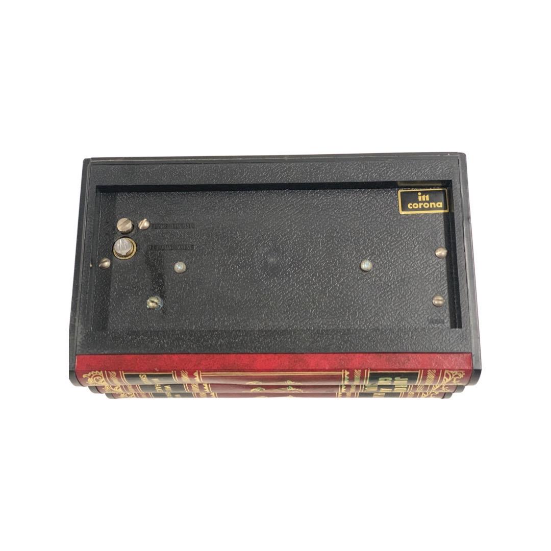 Vintage Corona William Shakespeare music box/ cigarette case with lighter from 1975 (1 of 5)