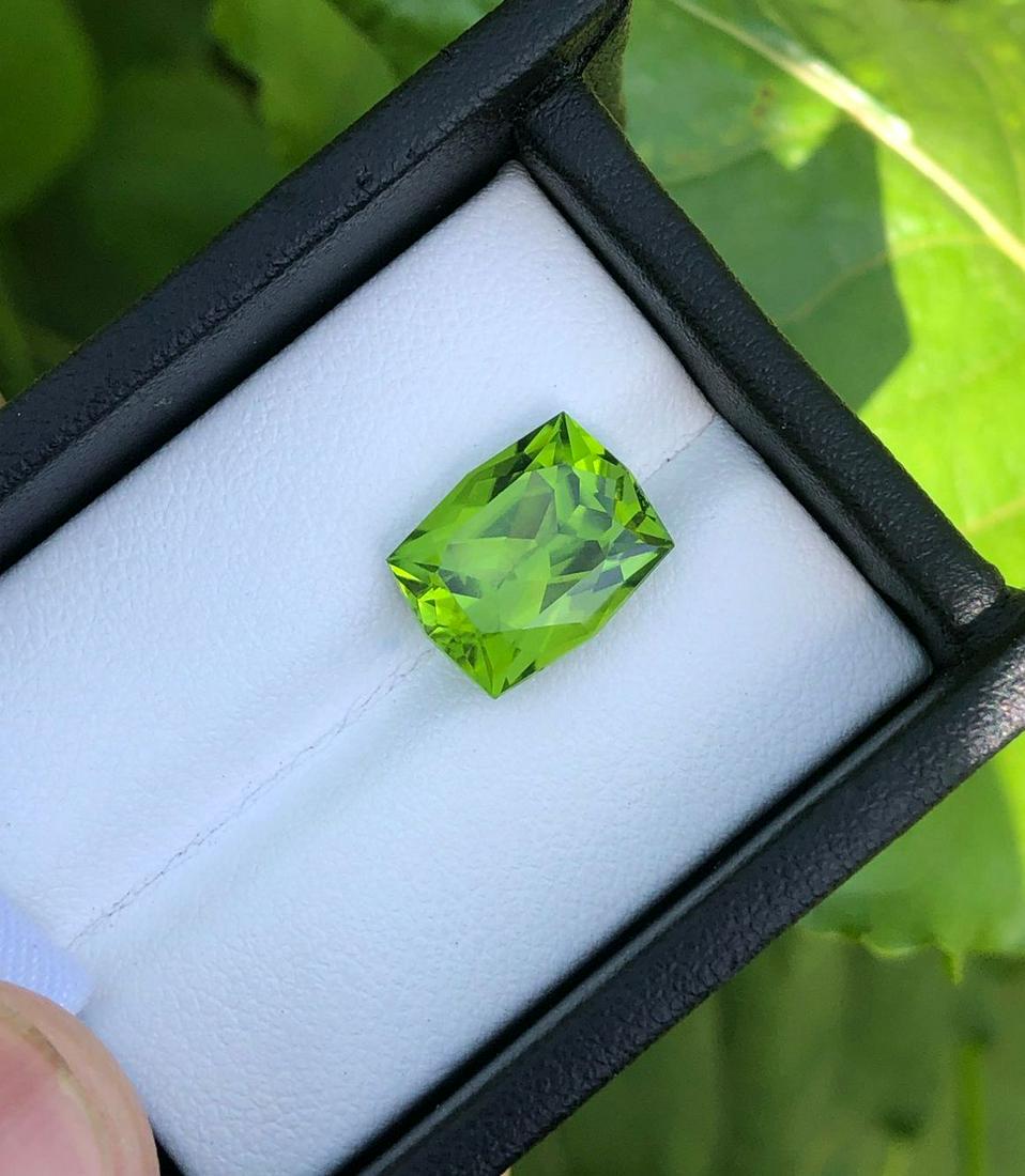 6 Carats Natural Green Peridot Gemstone Fancy Cut (1 of 4)