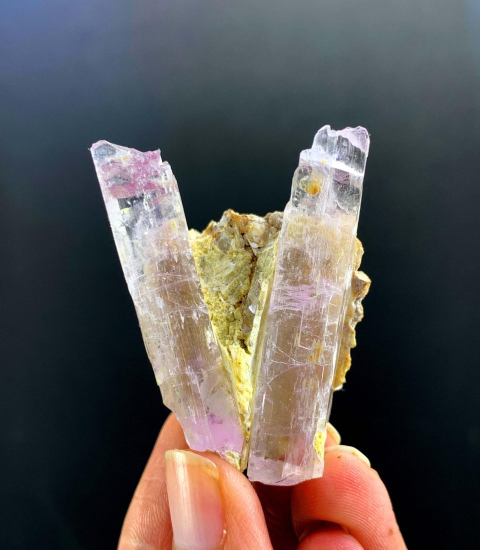 Twin Pink Color Kunzite Crystals Specimen From Afghanistan 117.55 Gram (1 of 1)