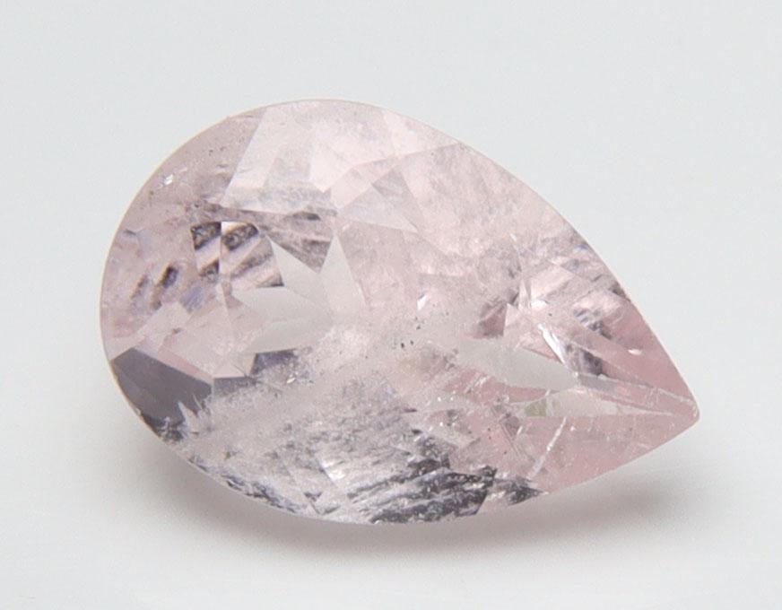 AAA 1.33 cts Natural Orangish Pink Morganite: No Reserve! Title: AAA 1.33 cts Natural Orangish Pink Morganite Additional Information: Gemstone : Natural Morganite Shape and Cut : Pear Cut Weight : 1.33 carats Measurements : 9x6 mm, Color : Orangi