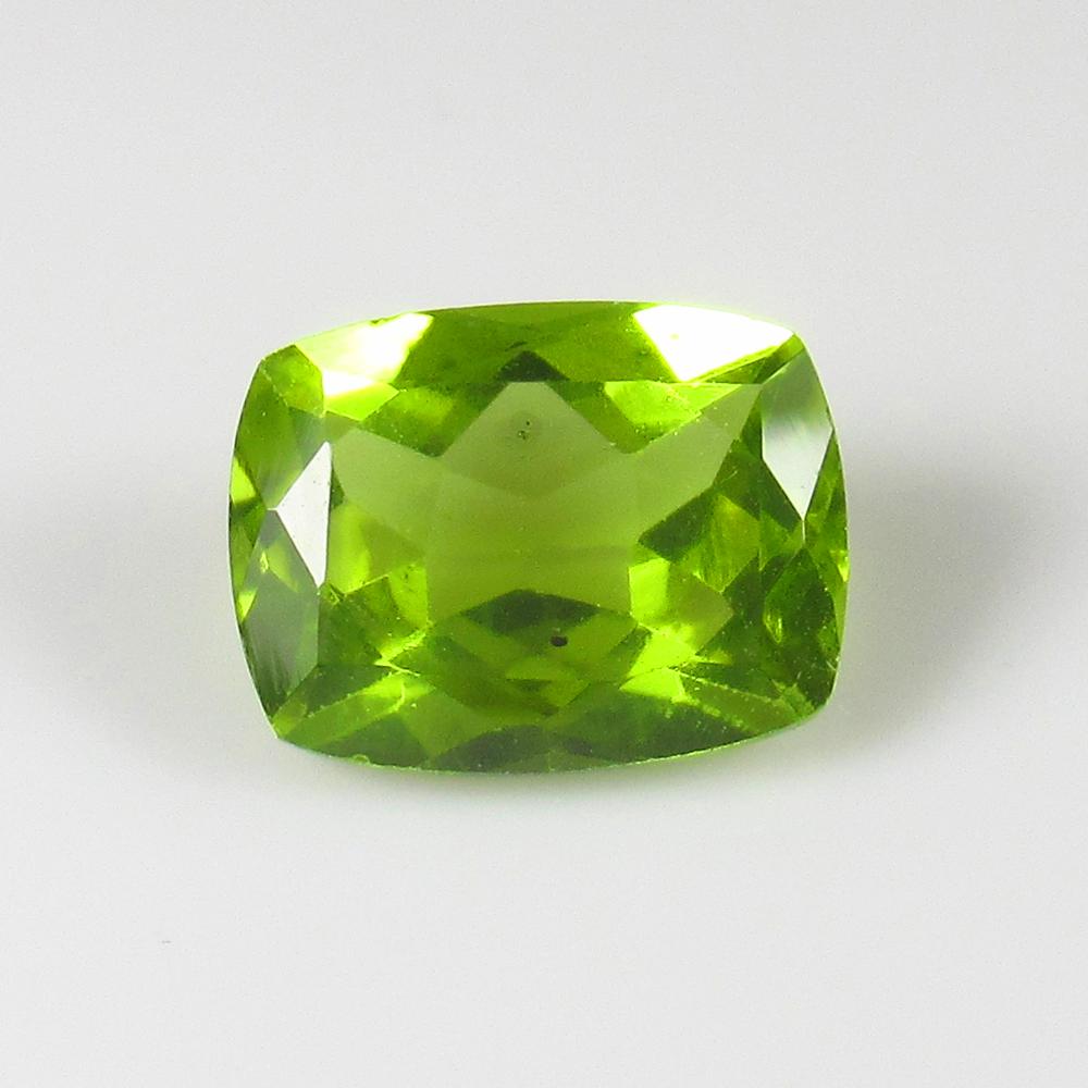 Natural Green Peridot- 2.21 Ct: No Reserve! Title: Natural Green Peridot- 2.21 Ct Origin: Pakistan Weight: 2.22 Size/Dimensions: 9.0 x 7.0 x 4.3 mm Additional Information: Pieces : 1 No's / Shape : Cushion Cut / Color : Green / Clar