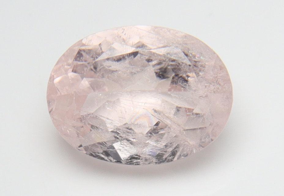AAA 1.44 cts Natural Orangish Pink Morganite: No Reserve! Title: AAA 1.44 cts Natural Orangish Pink Morganite Additional Information: Gemstone : Natural Morganite Shape and Cut : Oval Cut Weight : 1.44 carats Measurements : 8x6 mm, Color : Peach