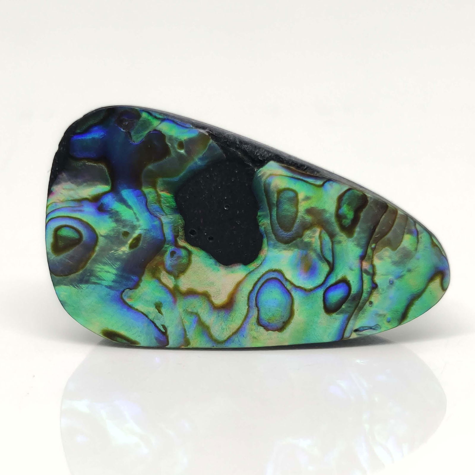 31.80 ct Natural Australian Abalone Shell (1 of 2)