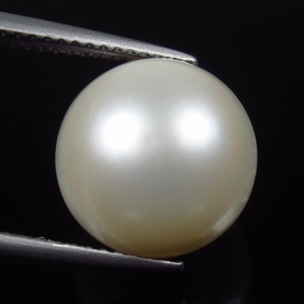 Natural Fresh Water Pearl - 9.87 Ct: No Reserve! Title: Natural Fresh Water Pearl - 9.87 Ct Origin: India Weight: 9.87 Size/Dimensions: 12.0 x 12.0 x 8.6 mm Additional Information: Pieces : 1 No's / Shape : Round Drilled / Color : White 