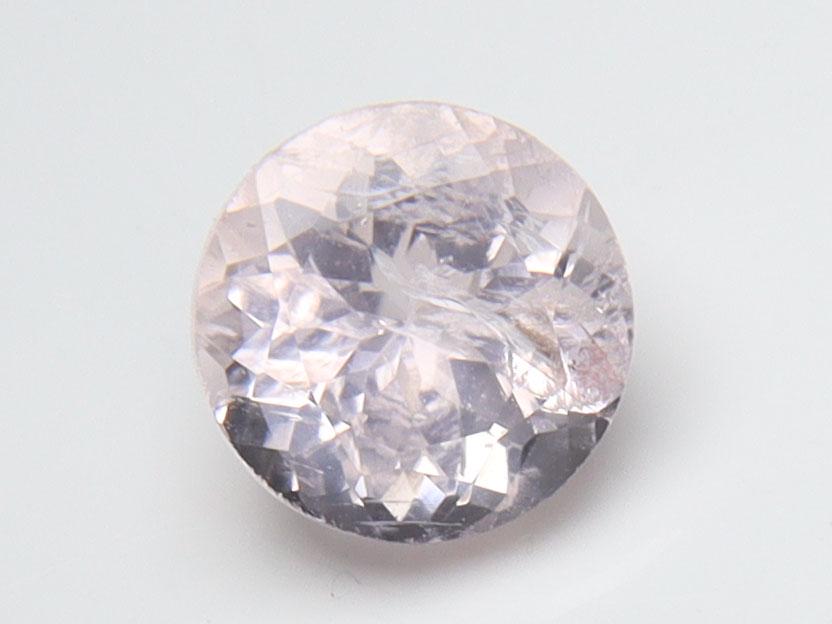 AAA 0.96 cts Natural Orangish Pink Morganite: No Reserve! Title: AAA 0.96 cts Natural Orangish Pink Morganite Additional Information: Gemstone : Natural Morganite Shape and Cut : Round Cut Weight : 0.96 carats Measurements : 6x6 mm, Color : Orang