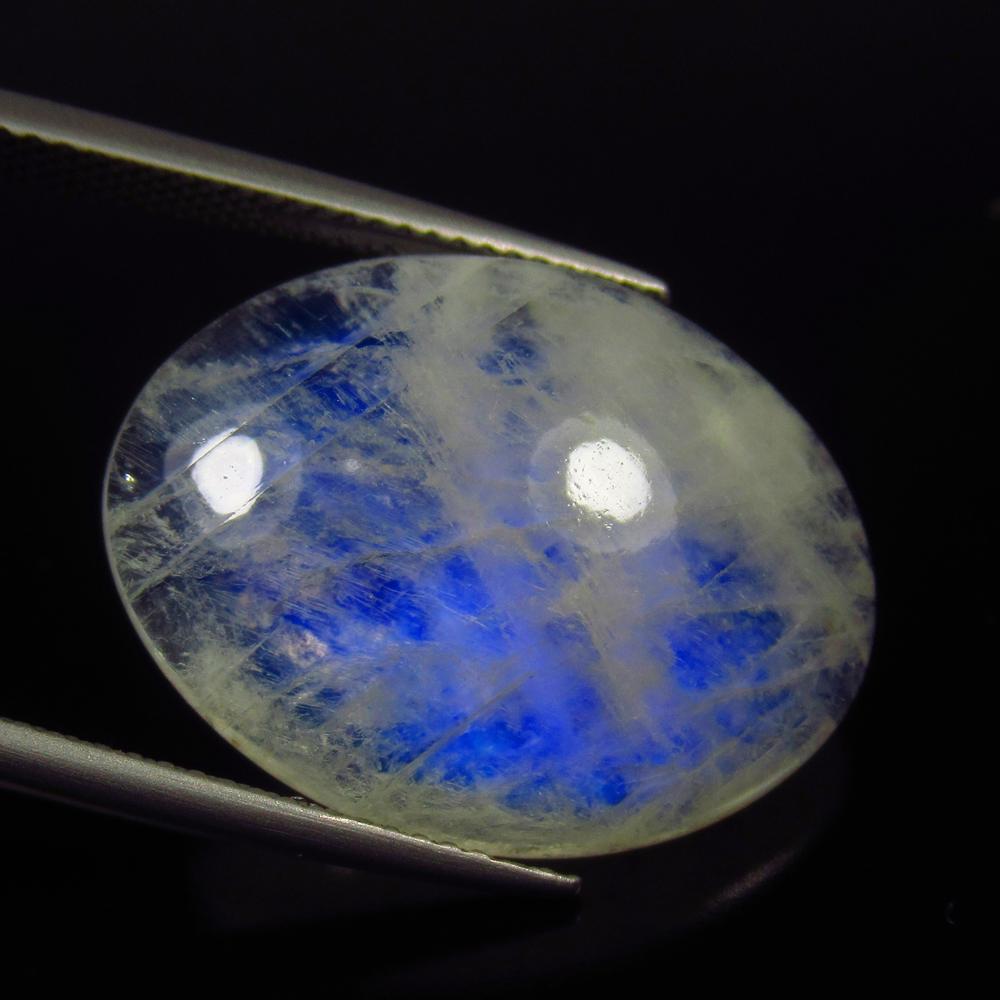 Natural Blue Moonstone - 17.09 Ct: No Reserve! Title: Natural Blue Moonstone - 17.09 Ct Origin: India Weight: 17.09 Size/Dimensions: 22.0 x 18.0 x 6.0 mm Additional Information: Pieces : 1 No's / Shape : Oval Cab / Color : Blue Tint /