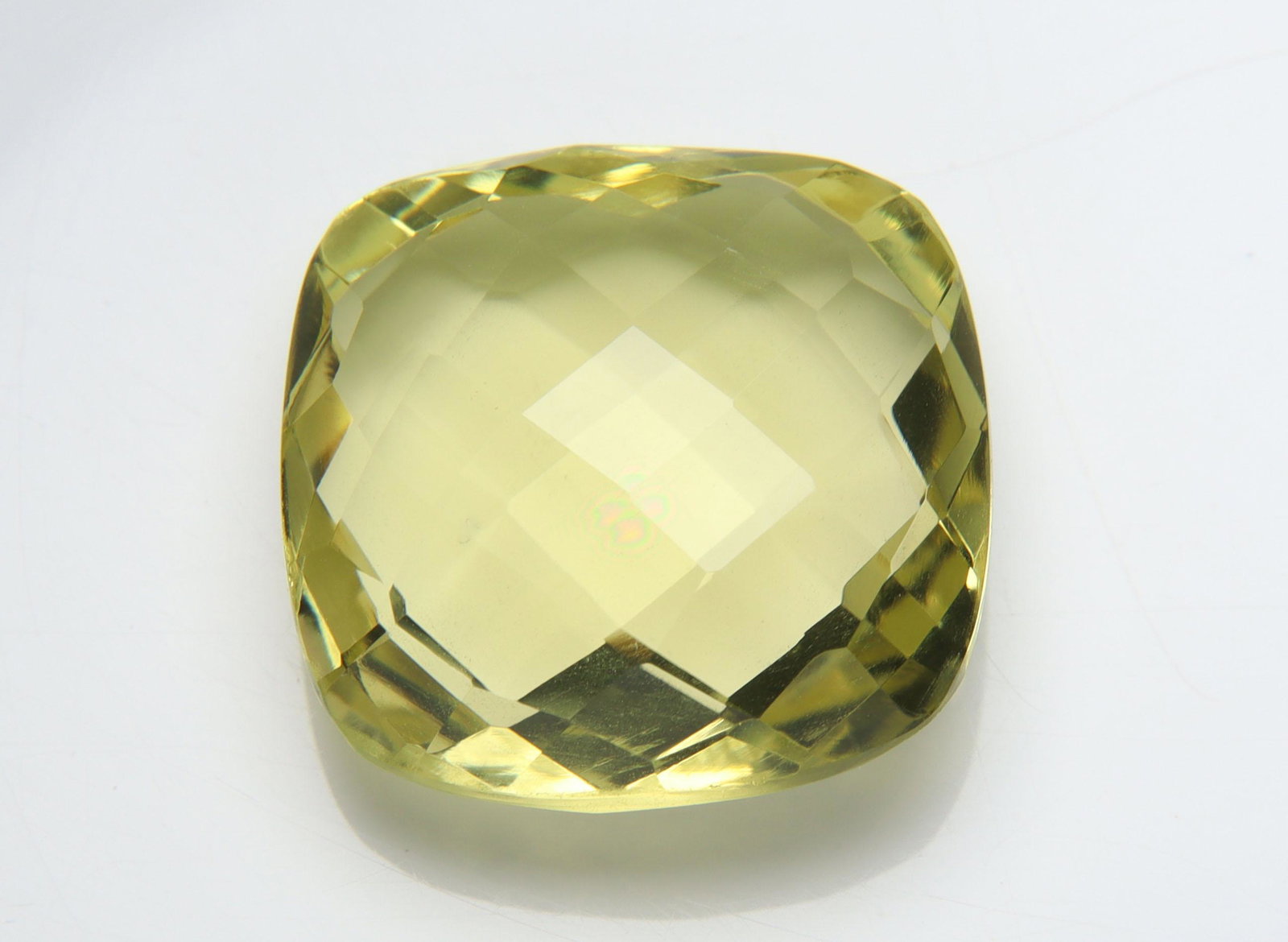 AAA 19.22 Cts Natural Lemon Quartz: No Reserve! Title: AAA 19.22 Cts Natural Lemon Quartz Additional Information: Gemstone : Natural Lemon Quartz Shape and cut : Square Cut Origin : Africa Weight : 19.22 carats Measurements : 18.04-17.5
