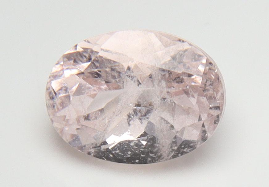 AAA 1.50 cts Orangish Pink Natural Morganite: No Reserve! Title: AAA 1.50 cts Orangish Pink Natural Morganite Additional Information: Gemstone : Natural Morganite Shape and Cut : Oval Cut Weight : 1.50 carats Measurements : 8x6 mm, Color : Orangi