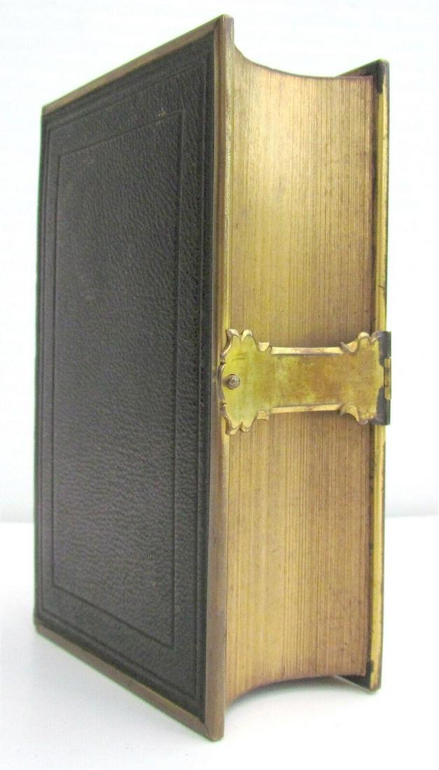 1855 BOOK OF COMMON PRAYER in ENGLISH antique NICE BINDING w/BRASS CLASP & EDGES: THE BOOK OF COMMON PRAYER London, 1855 Size 3.5 by 5.5" In a nice period morocco binding with brass clasp and edges, all edges gilt. Clean, an excellent example. Very Good condition t Reserve: $116.00