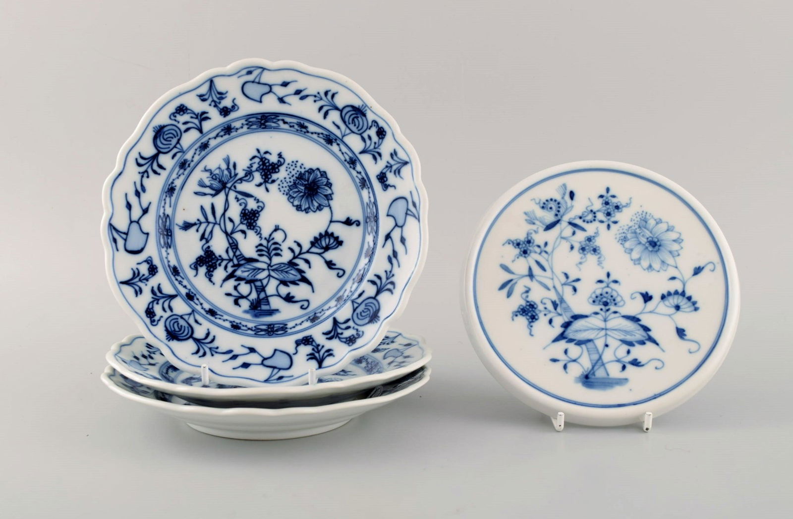 Stadt Meissen Blue Onion pattern. Trivet and three plates. Mid-20th century. (1 of 6)