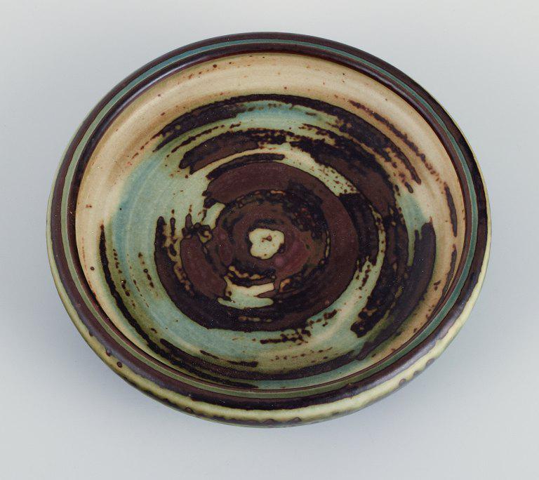Carl Halier (1873-1948) for Royal Copenhagen, bowl in stoneware with sung glaze.: Carl Halier (1873-1948) for Royal Copenhagen, bowl in stoneware with sung glaze. Model number 21822. Marked. First factory quality. Dimensions: D 15.5 x H 3.5 cm. Reserve: $196.00 Shipping: Domestic: