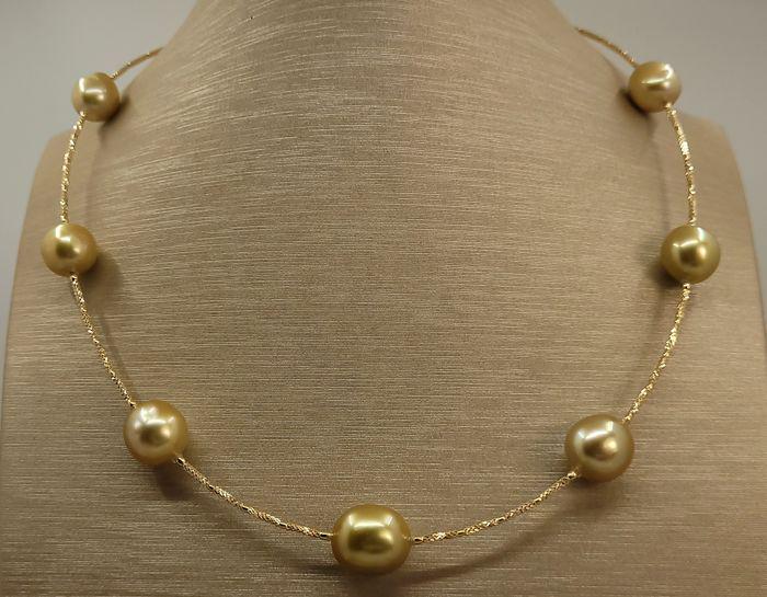 18 kt. Yellow Gold - 11x13mm Golden South Sea Pearls - Necklace: Title: 18 kt. Yellow Gold - 11x13mm Golden South Sea Pearls - Necklace Description: An unique necklace containing 7 top quality golden South Sea pearls. Produced in the warm oceans of Australia, the p