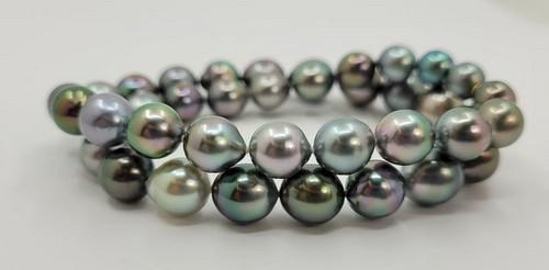8.5x12mm Bright Multi Tahitian Pearls - 14 kt. Yellow gold - Necklace: Title: 8.5x12mm Bright Multi Tahitian Pearls - 14 kt. Yellow gold - Necklace Description: A stunning multi-colored necklace of Tahitian pearls, selected for their shimmering peacock, aubergine and sil