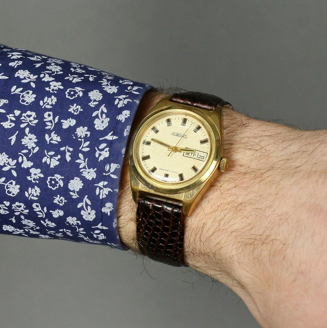 Raketa vintage men wrist watch/ Original rare vintage unisex watch: Title: Raketa vintage men wrist watch/ Original rare vintage unisex watch Additional Information: Materials Band material: Leather Gold, Stainless steel Raketa vintage men wrist watch russian antique