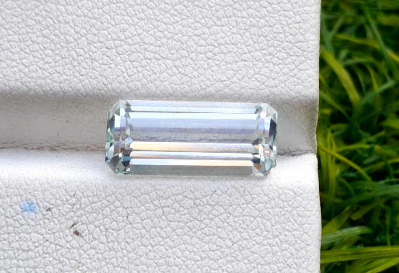 5.00 cts Aquamarine, Top Color Natural Aquamarine from Pakistan: Dimensions (mm) 16 x 7 x 6mm Weight (carats) 5 carats Colors Type Faceted Treatment No Treatment Top Color Aquamarine Gemstone Origin : Pakistan Color : Top Sky Color Treatme