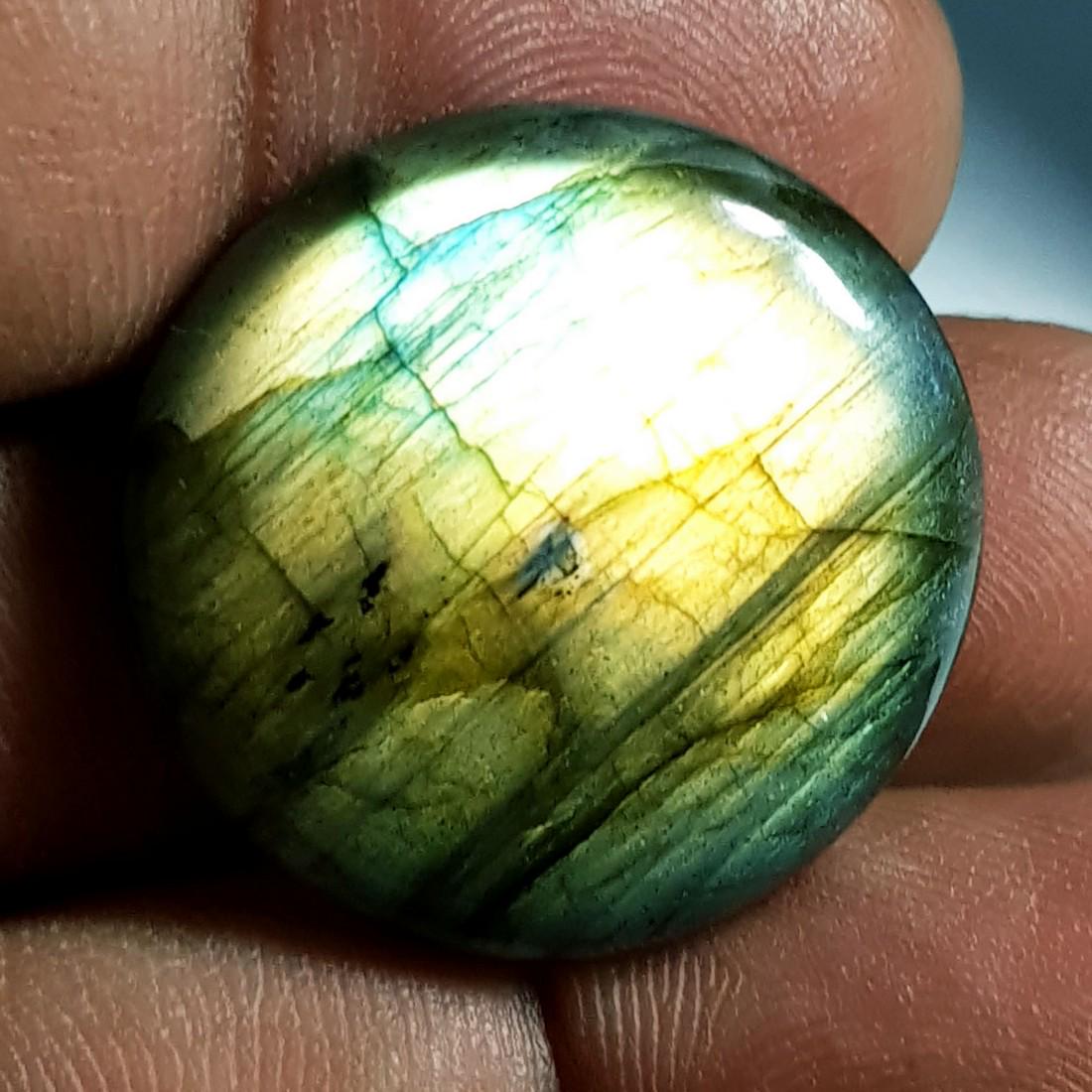 33.17 Ctz Natural Labradorite: No Reserve! Title: 33.17 Ctz Natural Labradorite Color/Clarity: Bluish Green / Semi Transparent Gemstones: Labradorite Carat Weights: 33.17 Size/Dimensions: 25.10 x 25.10 x 6.30 Additional Information