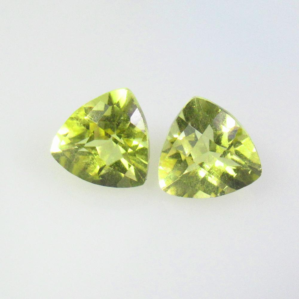 3.88 Ctw Natural Lemon Quartz Trillion Pair: No Reserve! Title: 3.88 Ctw Natural Lemon Quartz Trillion Pair Stone Clarity: VVS Gemstones: Natural Lemon Quartz Carat Weights: 3.88 Size/Dimensions: 8.1 x 8.0 x 6.0 mm / 2 Pc's Additional Informatio
