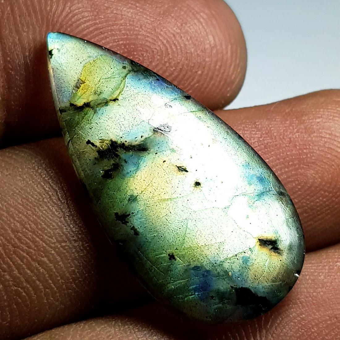 16.31 Ctz Natural Labradorite: No Reserve! Title: 16.31 Ctz Natural Labradorite Color/Clarity: Bluish Green / Semi Transparent Gemstones: Labradorite Carat Weights: 16.31 Size/Dimensions: 30.35 x 16.80 x 4.70 Additional Information