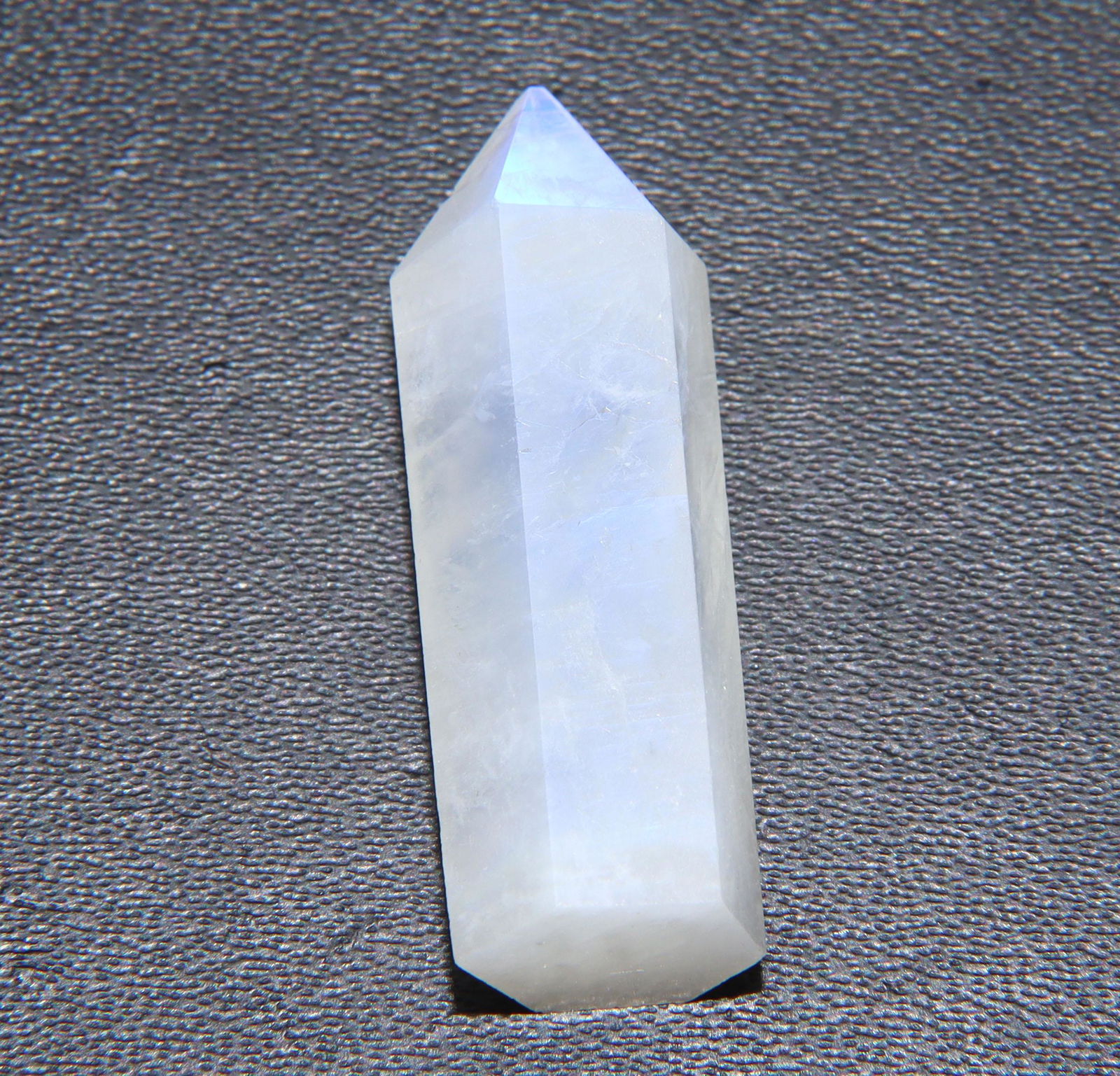 Beautiful 21.42 Cts Natural Rainbow Moonstone: No Reserve! Title: Beautiful 21.42 Cts Natural Rainbow Moonstone Additional Information: Gemstone : Natural Rainbow Moonstone Shape : Healing Point Cabochan Weight : 21.42 carats Measurements : 27x9 m