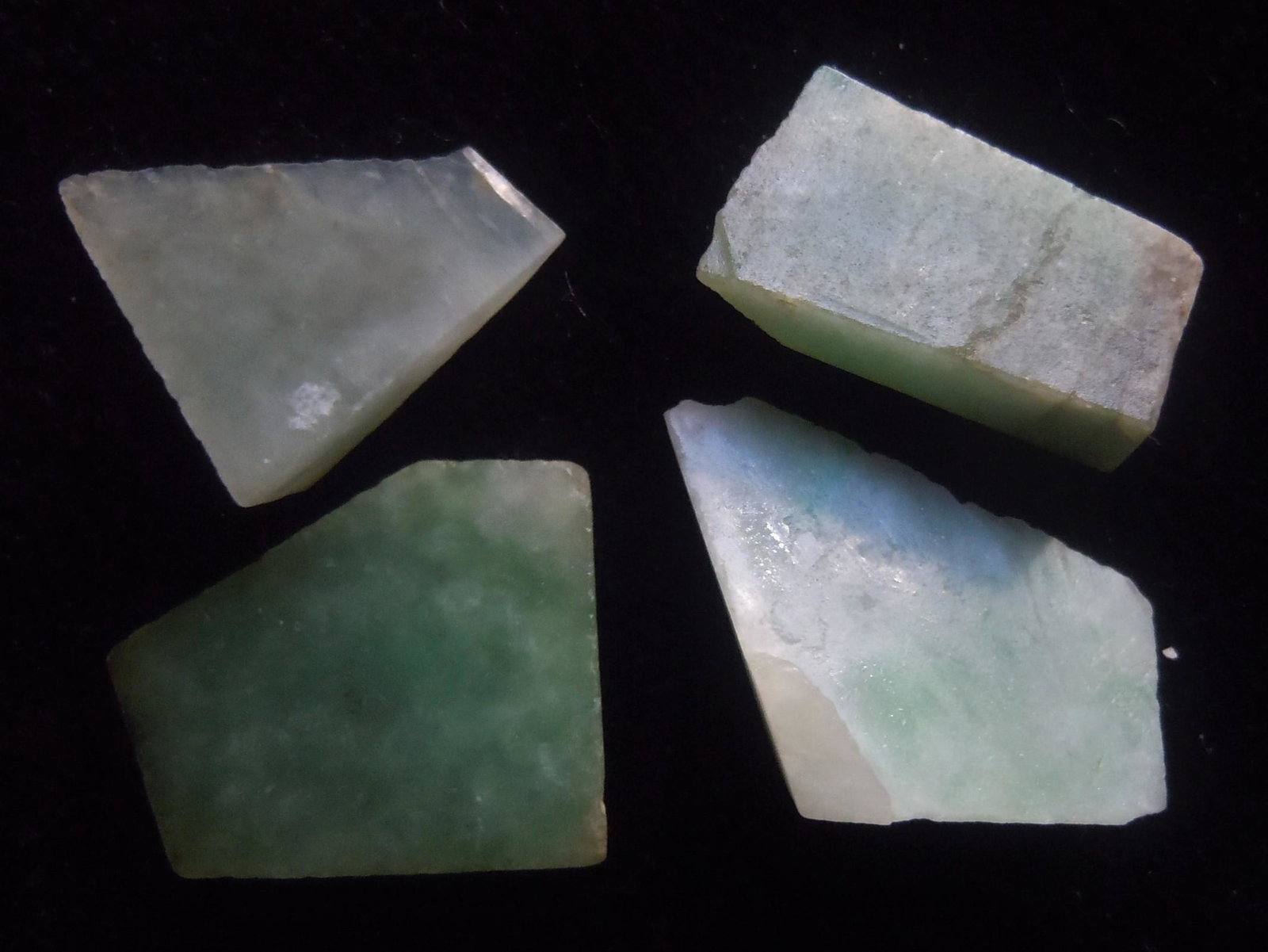 11.99 GRAM SET OF 4 GREEN JADEITE JADE: Title: 11.99 GRAM SET OF 4 GREEN JADEITE JADE Origin: Hpakant, Kachin State, Myanmar Size: 2-2.5 cm / 11.99 gram set of 4 green jadeite jade cut pieces Reserve: $5.00 Shipping: Domestic: Flat-rate of