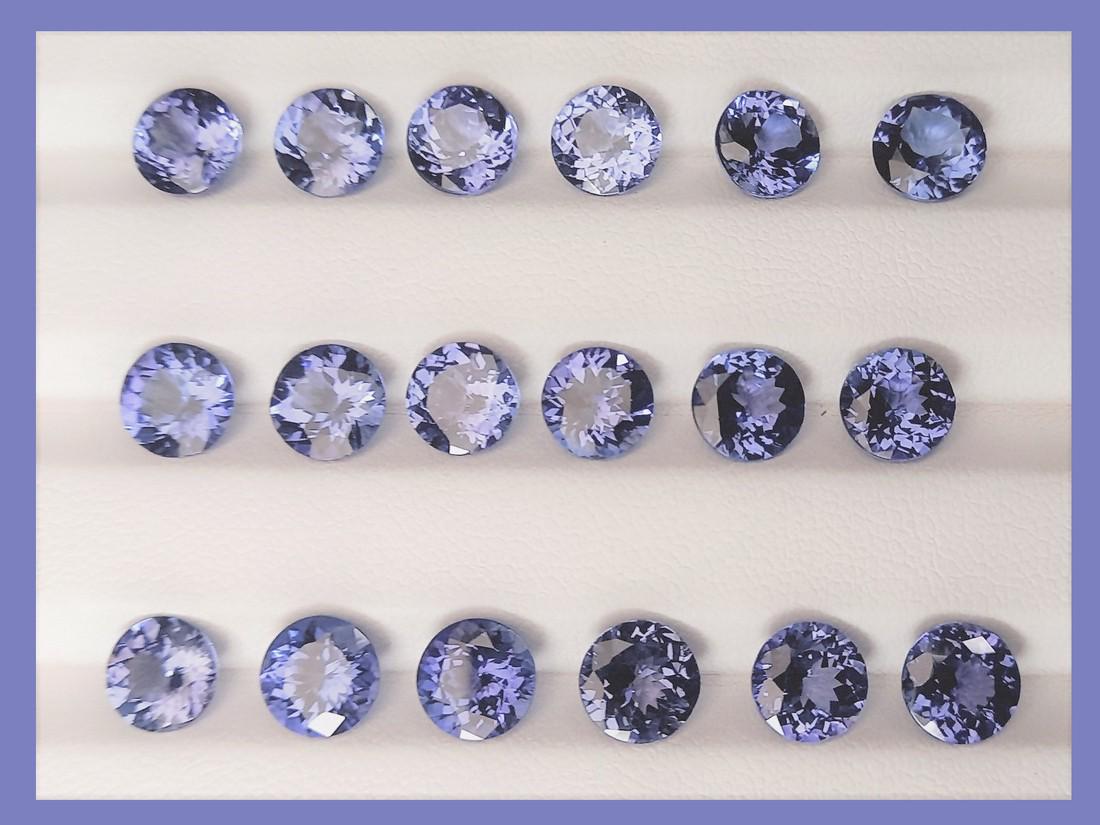 Lot of 18 Natural Calibree Tanzanite Unheated: Title: Lot of 18 Natural Calibree Tanzanite Unheated Gemstones: Tanzanite Carat Weights: 1,40 approx. Size/Dimensions: 2,5 mm Additional Information: Natural Calibree Tanzanite Unheated. Transparent w