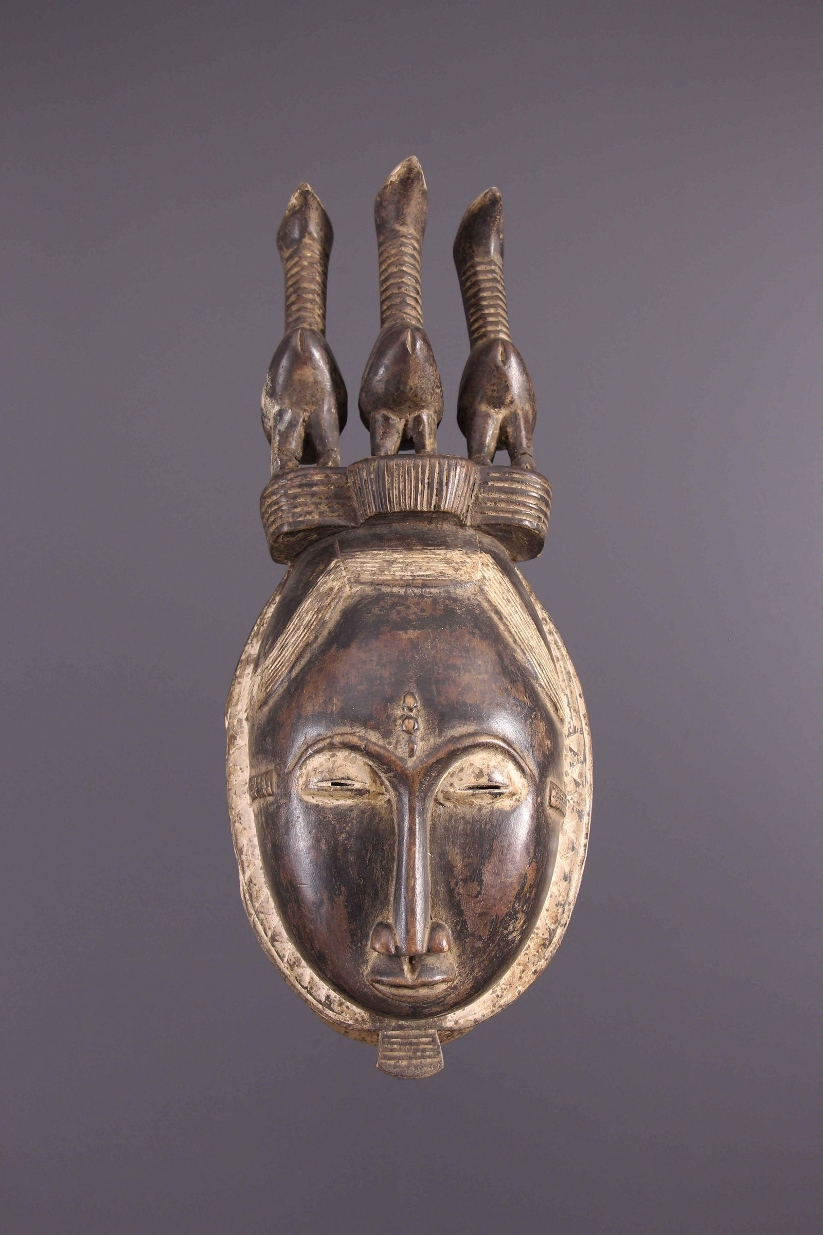 Yohoure mask - Ivory Coast - African Art Tribal Art: Title: Yohoure mask - Ivory Coast - African Art Tribal Art Date/Period: Second half 20th century Origin: Ivory Coast Dimension: 18,11 Inch Materials: Wood Weight: 1,76 Pounds Item type: Mask Descripti