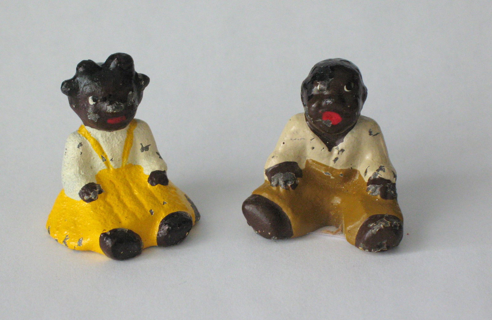 Pair of vintage cast iron black children paper weights. (1 of 2)
