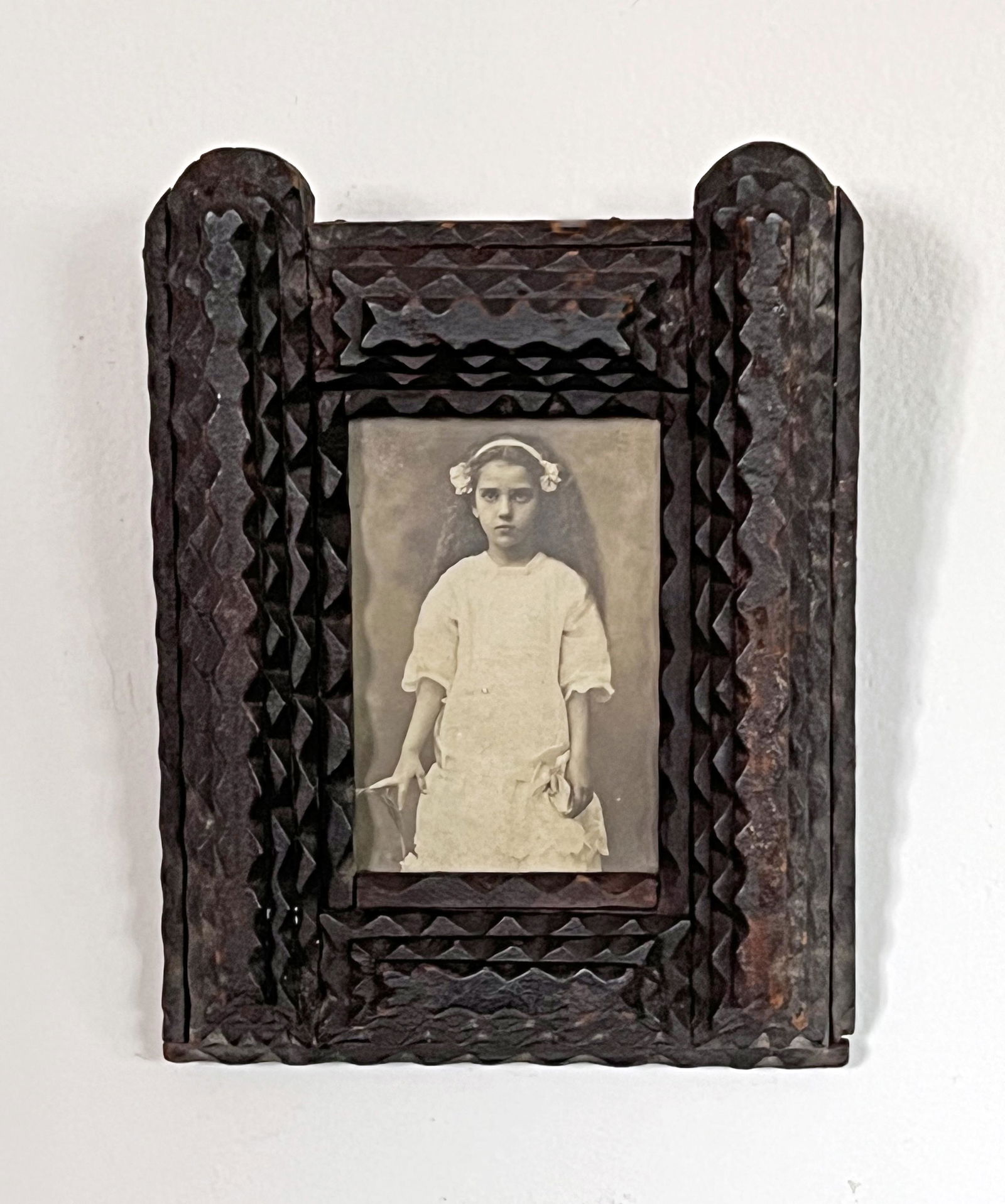 Tramp Art Portrait Frame (1 of 2)