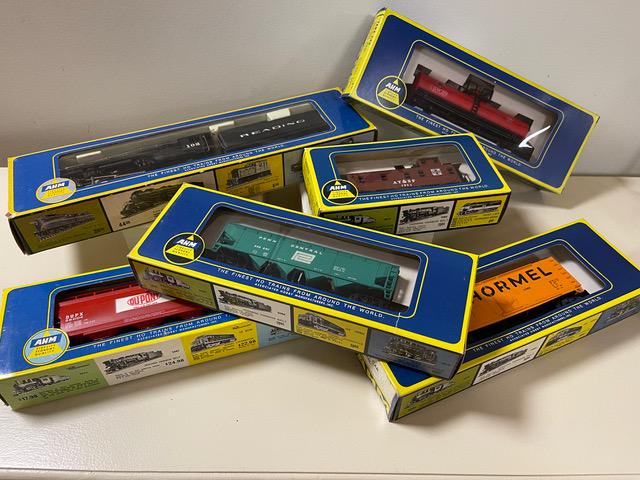 SEVEN BOXES TOY TRAINS: HO GAUGE, ORIGINAL BOXES: 6 FREIGHT; 1 LOCO AND TENDER, WITH BROCHURE , A.H ASSOC HOBBY MFG INC. -DTD.1949 Shipping: Domestic: Flat-rate of $20.00 to anywhere within the contiguous U.S. International:
