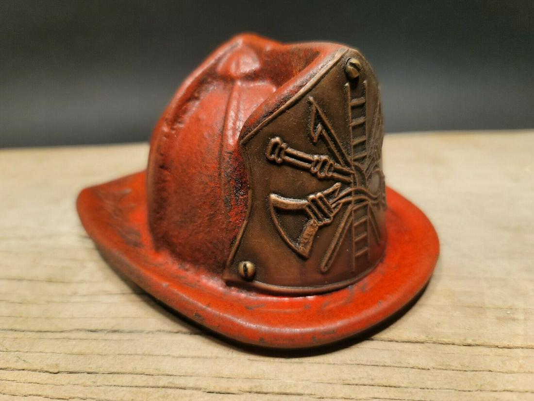 Miniature Cast Iron Fireman Helmet Coin Bank (1 of 12)