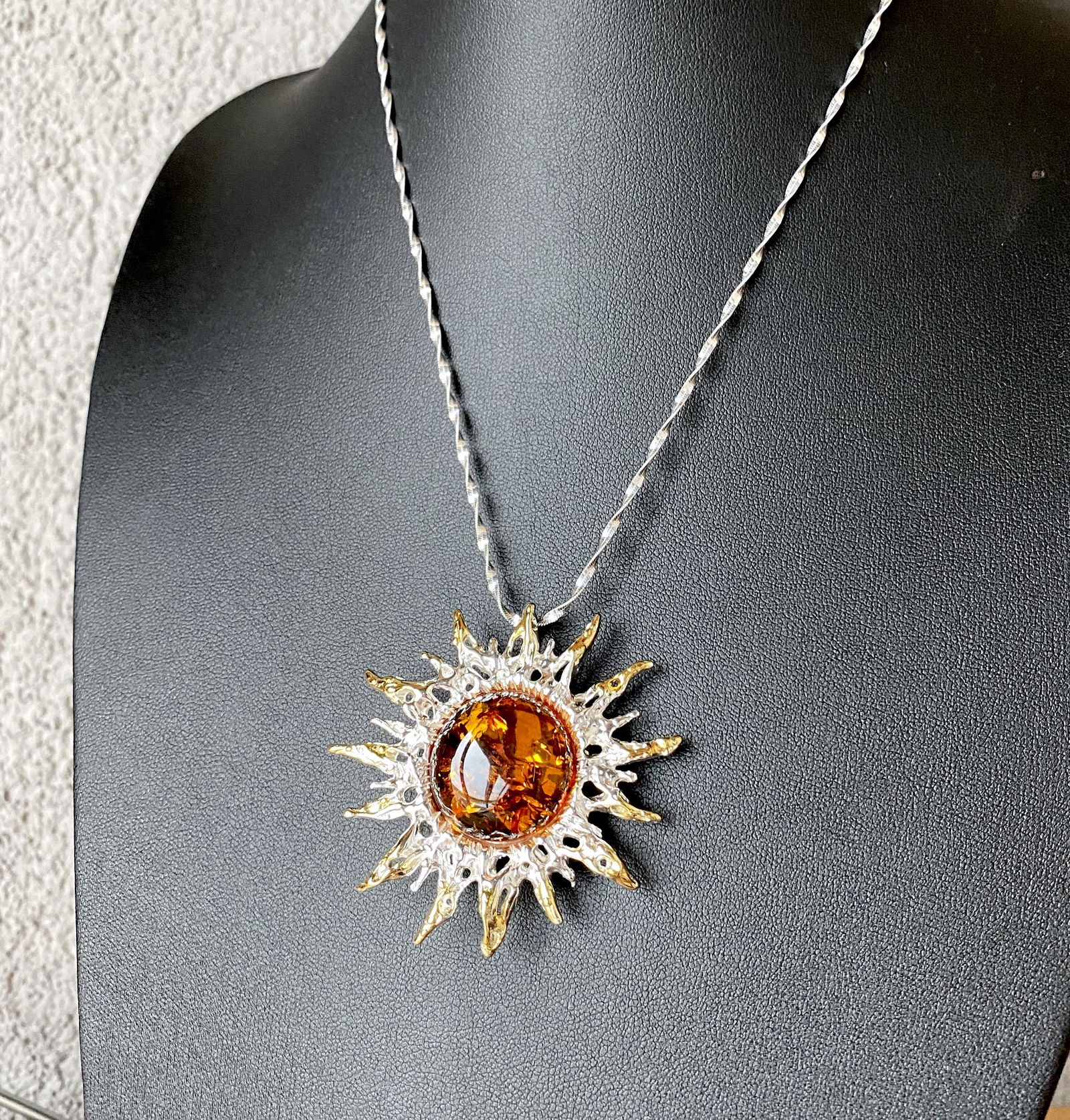 Amber Brooch / Pendant Necklace (1 of 13)