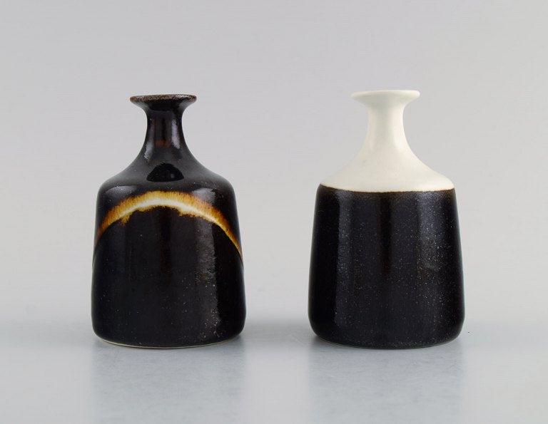 Two Arabia vases in glazed stoneware. Finnish design, 1960s/70s.: Two Arabia vases in glazed stoneware. Finnish design, 1960s/70s. Measures: 10.5 x 6.5 cm. In excellent condition. Stamped. Reserve: $252.00 Shipping: Domestic: Shipping rates are determined by destina