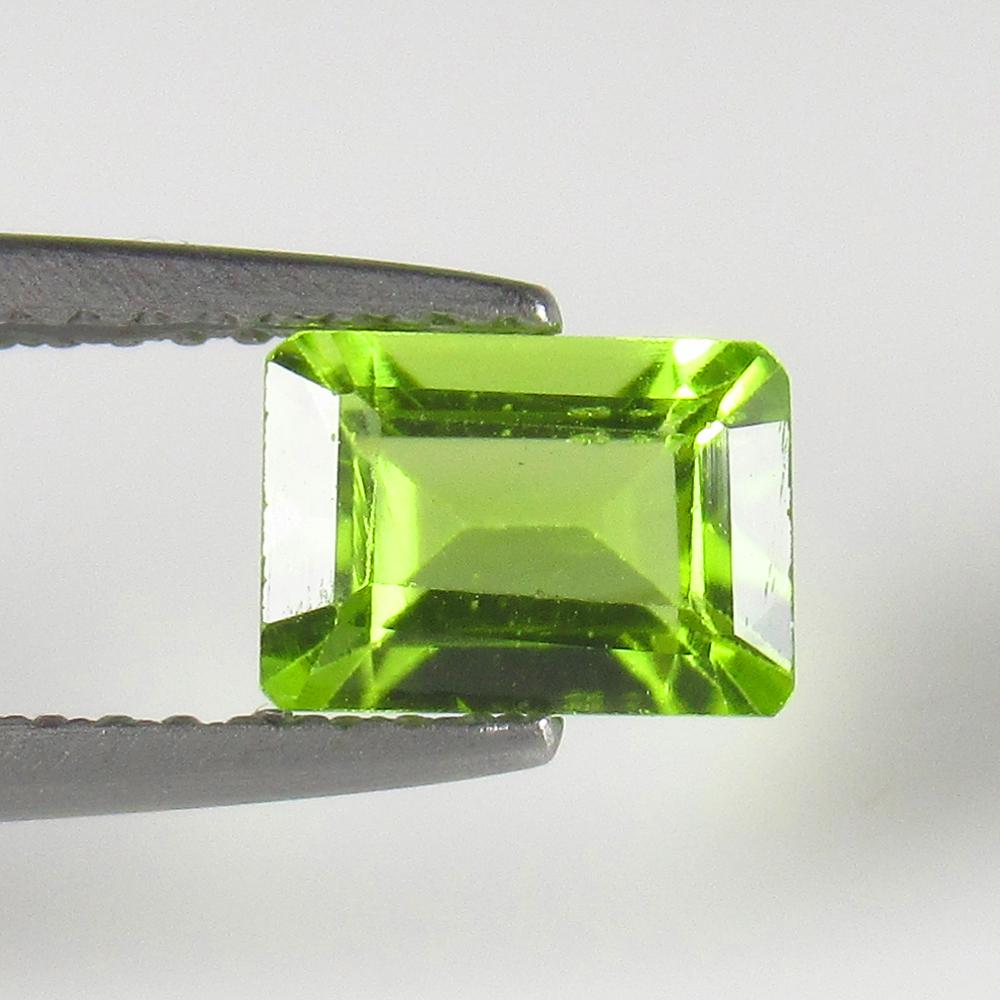 Natural Green Peridot - 1.23 Ct (1 of 2)