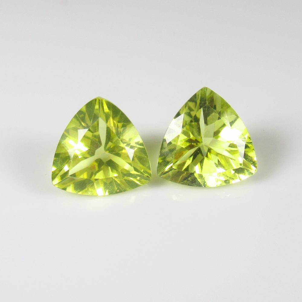 Natural Lemon Quartz Pair - 3.90 Ct: No Reserve! Title: Natural Lemon Quartz Pair - 3.90 Ct Origin: Africa Weight: 3.9 Size/Dimensions: 9.0 x 9.0 x 5.3 mm Additional Information: Pieces : 2 No's / Shape : Trillion Cut / Color : Greenish 
