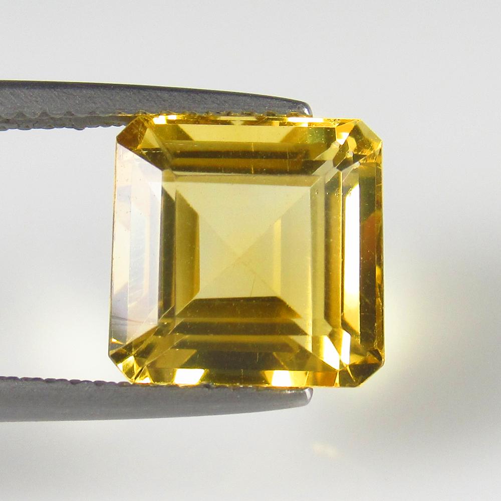 Natural Citrine - 4.84 Ct: No Reserve! Title: Natural Citrine - 4.84 Ct Origin: Brazil Weight: 4.84 Size/Dimensions: 10.0 x 10.0 x 7.0 mm Additional Information: Pieces : 1 No's / Shape : Square Cut / Color : Yellow / Clarity :