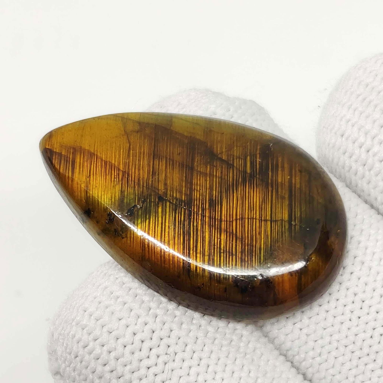 37.40 Ct "Stunning" Golden Fire Labradorite: No Reserve! Title: 37.40 Ct "Stunning" Golden Fire Labradorite Description: Gemstones: Natural Labradorite Carat Weights: 37.40 ct Size/Dimensions: 35.55 X 21.5 X 6 mm Treatment: Color Dyed Gemstone: