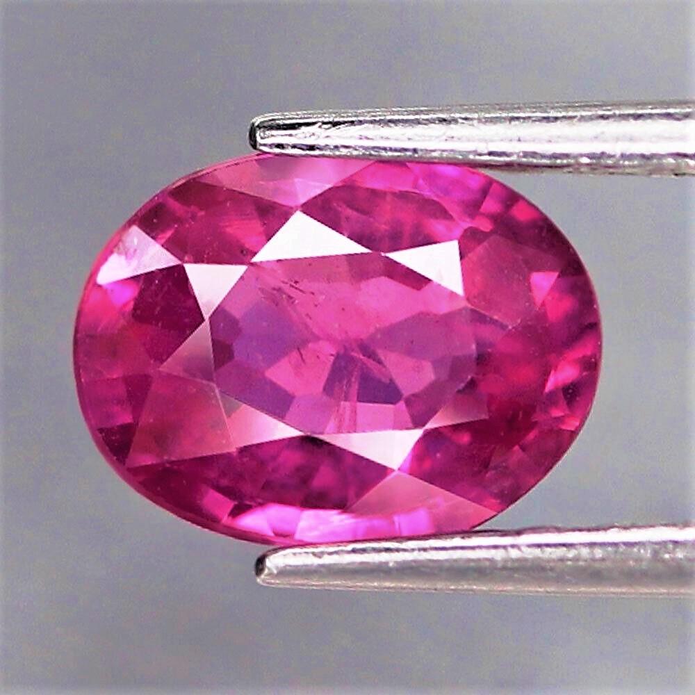 1,40 cts Natural Oval Pink Ruby (1 of 2)