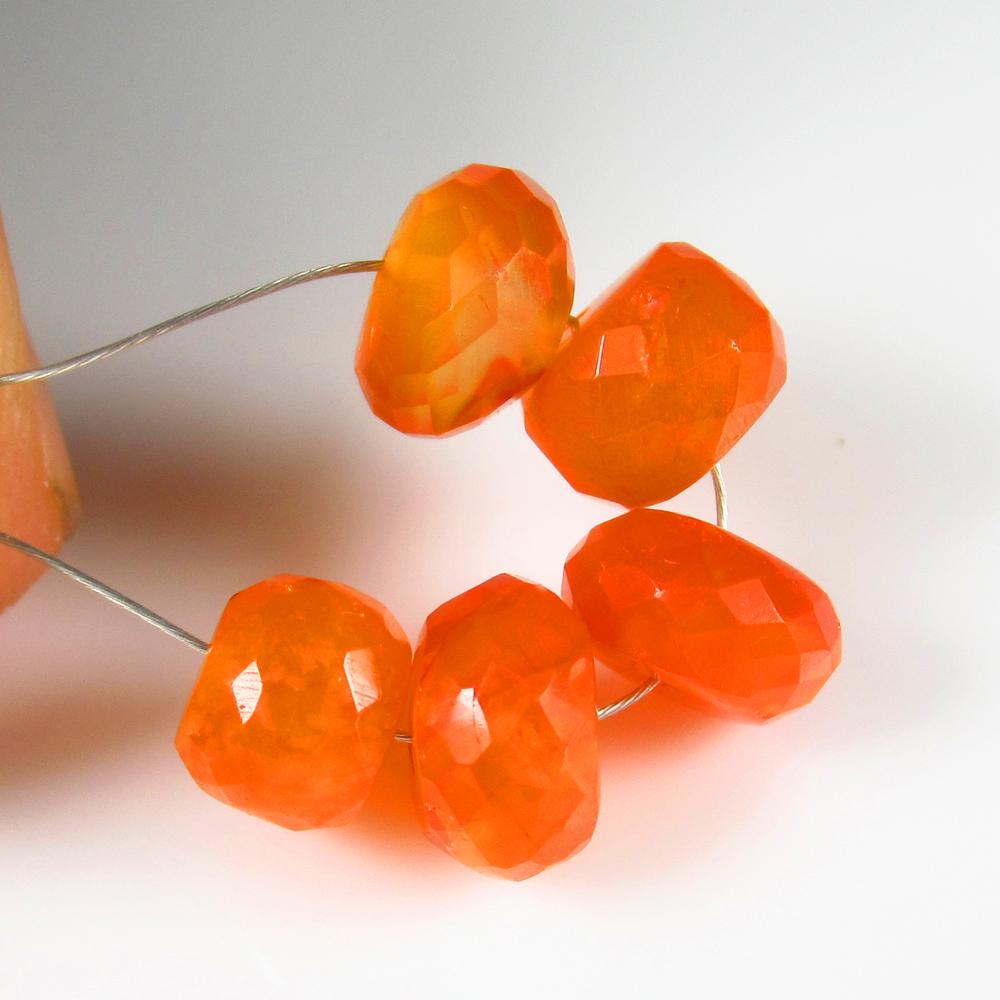 Natural Carnelian Beads - 11.76 Ct: No Reserve! Title: Natural Carnelian Beads - 11.76 Ct Origin: Brazil Weight: 11.76 Size/Dimensions: 7.5 - 8.5 mm Additional Information: Pieces : 5 No's / Shape : Drilled Round Beads / Color : Orange 