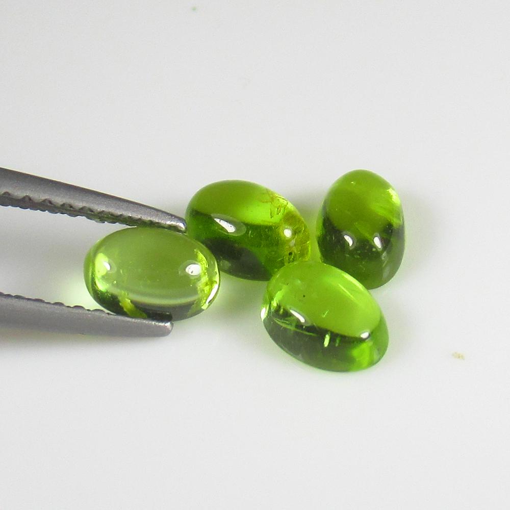 Natural Green Peridot Set - 2.89 Ct: No Reserve! Title: Natural Green Peridot Set - 2.89 Ct Origin: Pakistan Weight: 3.09 Size/Dimensions: 6x4 - 6.1x4.1 mm Additional Information: Pieces : 4 No's / Shape : Oval Cab / Color : Green / Clar