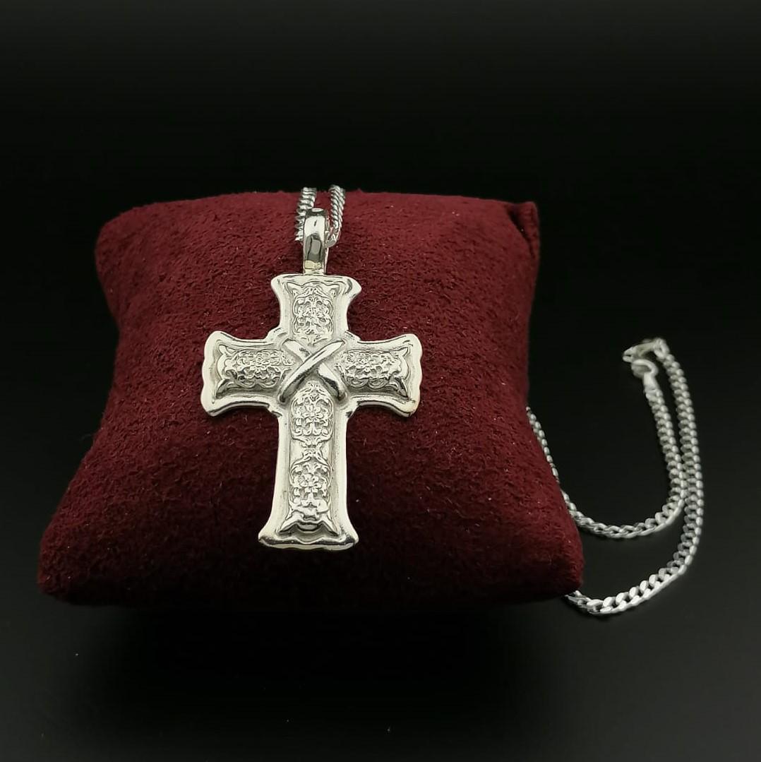 925 Silver Chain with Cross Pendant: Title: 925 Silver Chain with Cross Pendant Additional Information: 925 Silver Chain with Cross Pendant -Total Weight:20.4g -Size: Chain Size: 23.62 in(60cm). Pendant Size:1.29x2.2 in (33x56mm) (Bail i