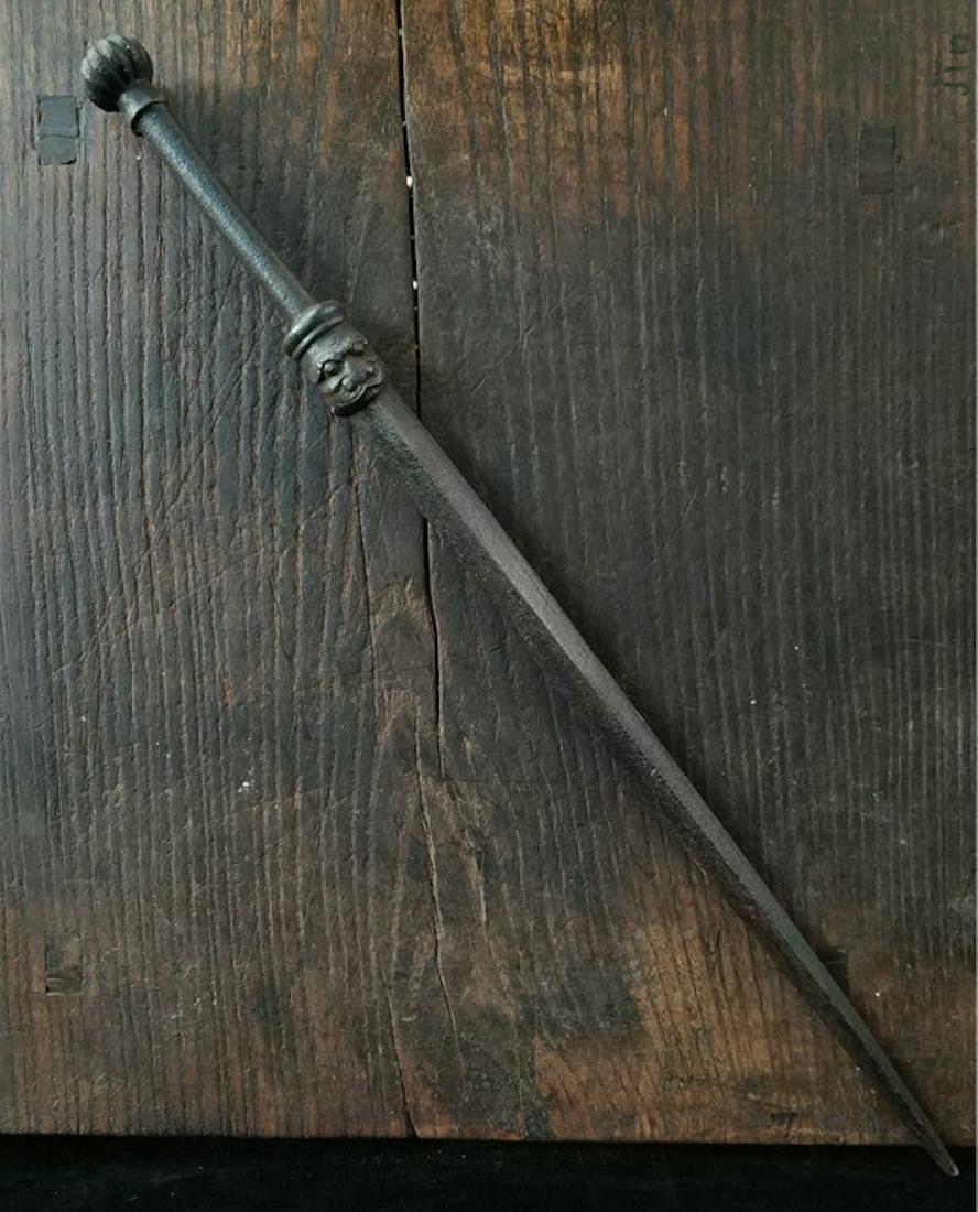 Ancient Chinese weapon - lion head square iron sword (1 of 7)