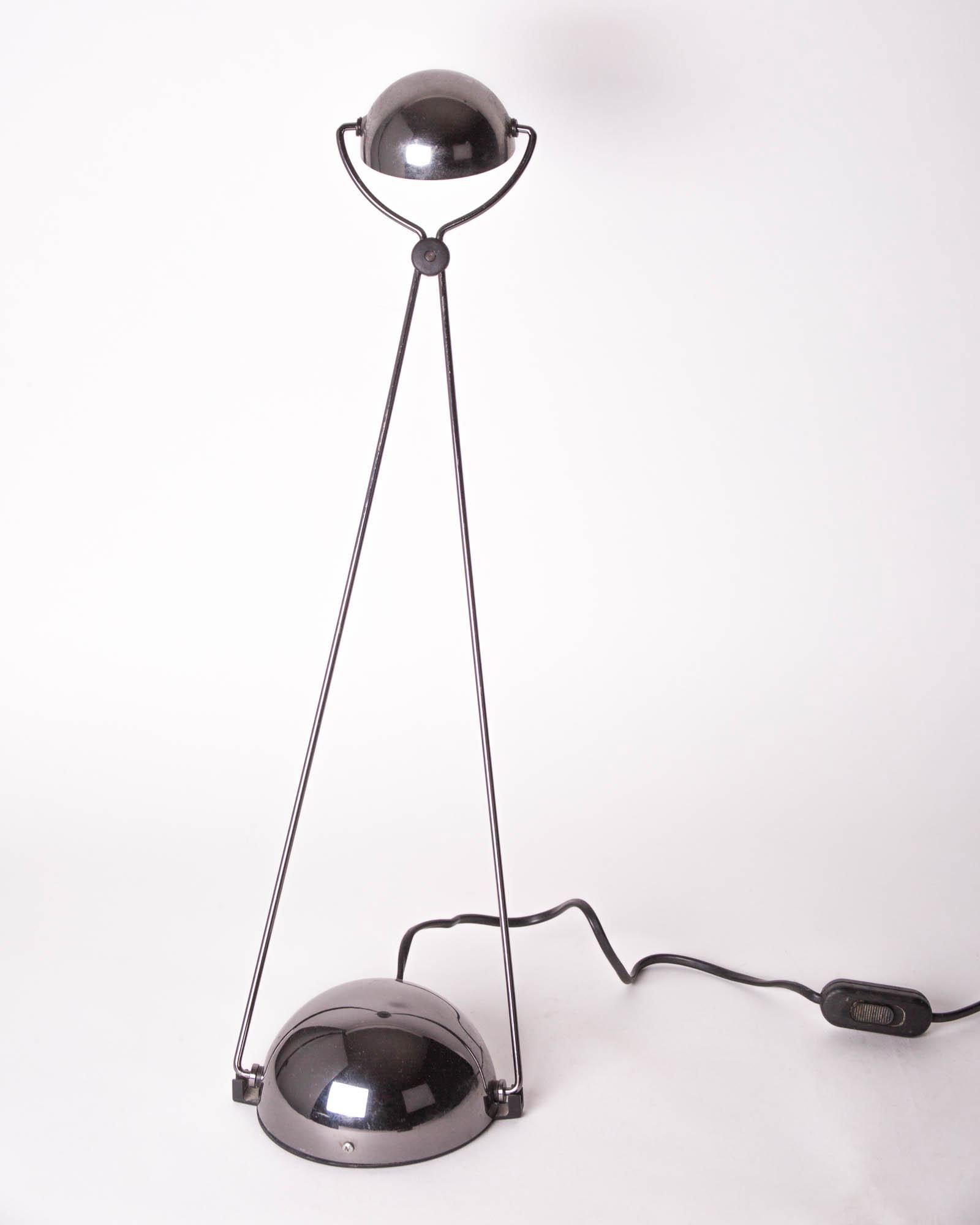 Light Paolo Piva for Stefano Cevoli 1983.: Meridiana desk lamp designed by Paolo Piva for Stefano Cevoli in 1983. This light can rotate 180 degrees and the cap is also adjustable. . Marked: Stefano Cevoli, Modello Meridiana, Vermezzo (Mi), Mad