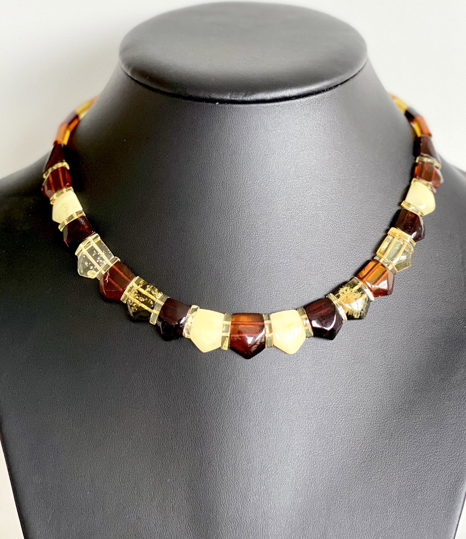 Phenomenal Amber Cleopatra necklace: Title: Phenomenal Amber Cleopatra necklace Metal: None Gemstones: Amber Weight: 12.7 g Size: Size: 450.0 x 15.0 x 4.0 mm Size: 17.717 x 0.591 x 0.157 inches Made of: Whole Stone Additional Information