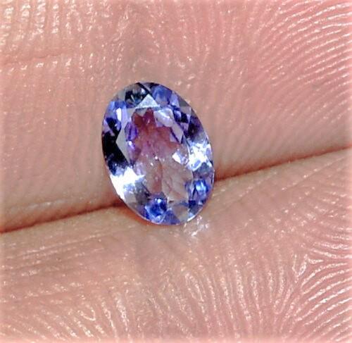 Natural Tanzanite Unheated Oval Cut: No Reserve! Title: Natural Tanzanite Unheated Oval Cut Gemstones: Tanzanite Carat Weights: 0,18 approx. Size/Dimensions: 4 x 3 mm approx. Additional Information: Natural Tanzanite Unheated. Transparen