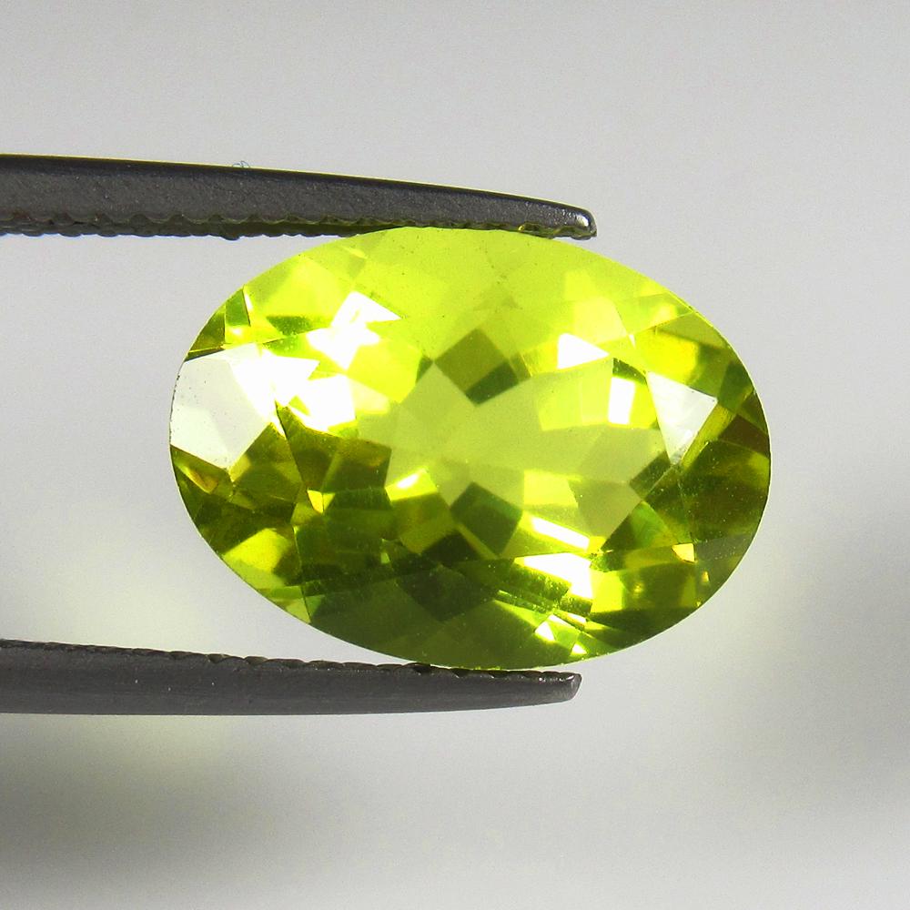 Natural Lemon Quartz - 6.03 Ct: No Reserve! Title: Natural Lemon Quartz - 6.03 Ct Origin: Africa Weight: 6.03 Size/Dimensions: 14.0 x 10.0 x 7.7 mm Additional Information: Pieces : 1 No's / Shape : Oval Cut / Color : Greenish Yellow
