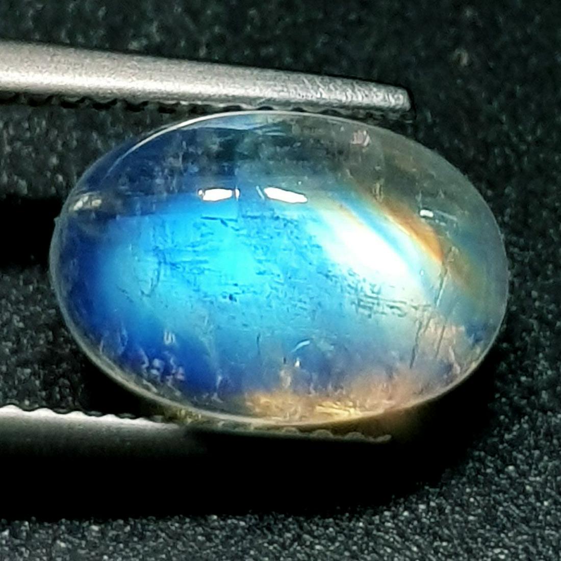 4.38 ctz" Rare & Stunning Gem" Natural Moonstone: No Reserve! Title: 4.38 ctz" Rare & Stunning Gem" Natural Moonstone Color/Clarity: White / VVS Gemstones: Moonstone Cat's Eye Carat Weights: 4.38 Size/Dimensions: 11.90 x 8.10 x 3.40 Additional Inform