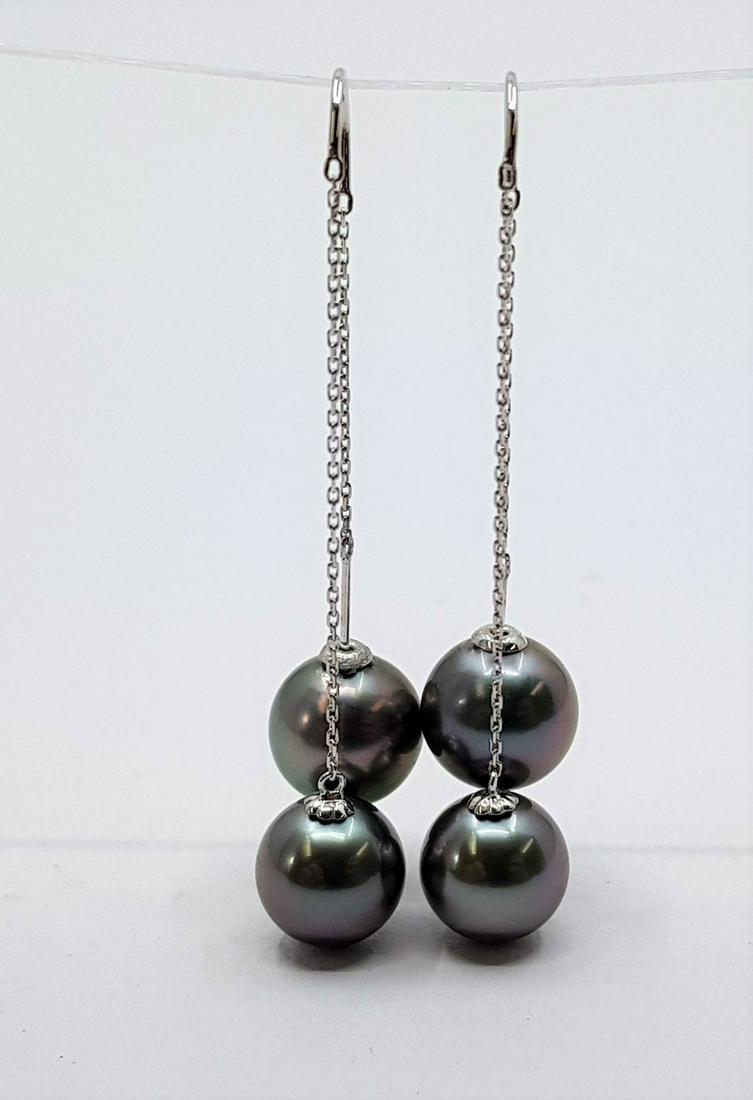 9x11m Peacock Tahitian Pearls - 18 kt. White gold - Earrings: Title: 9x11m Peacock Tahitian Pearls - 18 kt. White gold - Earrings Desciption: A pair of elegant white gold earrings featuring two pairs of Tahitian pearls, noted for their magnificent peacock hues a