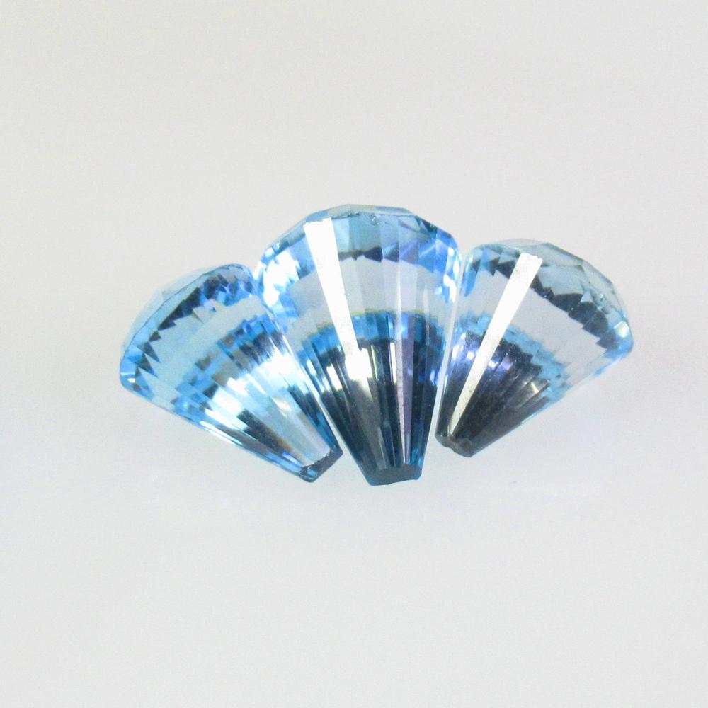 18.52 Ctw Natural Blue Topaz Cone Concave Set: Title: 18.52 Ctw Natural Blue Topaz Cone Concave Set Stone Clarity: VVS Gemstones: Natural Blue Topaz Carat Weights: 18.52 Size/Dimensions: 11.00 x 9.0 -13.60 x 9.80 mm / 3 P'cs Additional Information