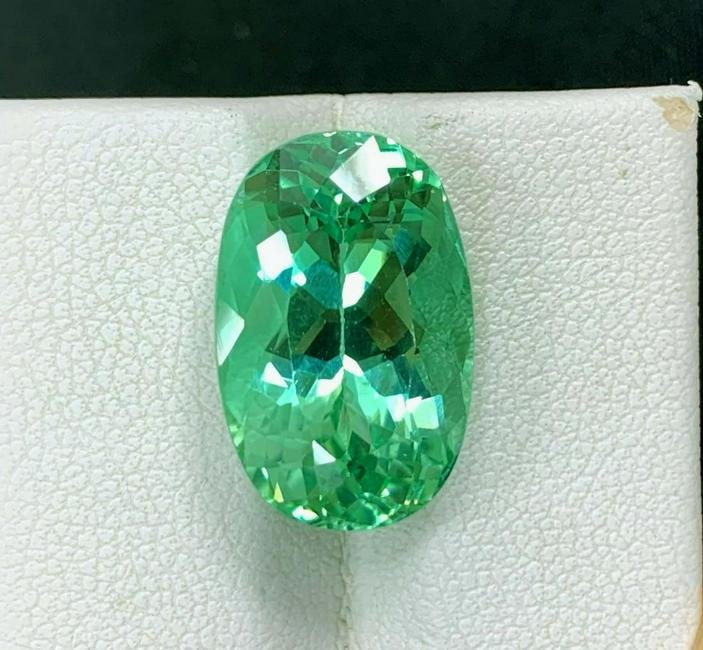 Natural Green Kunzite Gemstone, Loupe Clean Kunzite Cut Stone, Green Kunzite var Hiddenite For: Carat weight: 12.50DescriptionNatural Green Kunzite Gemstone, Loupe Clean Kunzite Cut Stone, Green Kunzite var Hiddenite For Jewelry Makingweight ~12.50 CaratsDimensions ~ 17*11*10 mmShape : Oval CutC